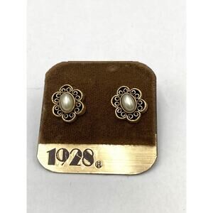 1928 Gold Tone Flower Shaped Studs Earrings Faux Pearl Center
